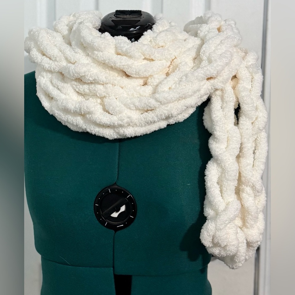 Handmade Hand Crafted Oversized Knit Scarf Ivory - Picture 2 of 3